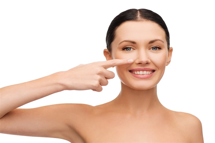 Jak optycznie zmniejszyć nos bez operacji i wypełniaczy 23